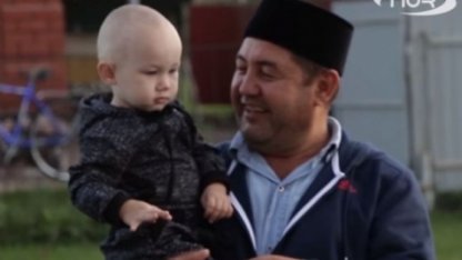 Многодетный отец отправляется в хадж (Видео)