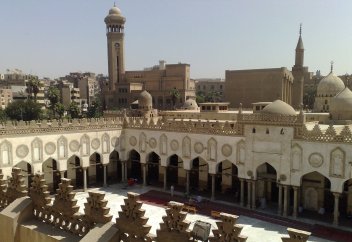 Более 1000 фетв против экстремизма переведены для Европы