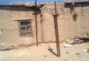 Выпускники школы вместо тоя купили квартиру матери с тремя детьми