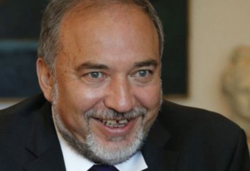 Израилдің СІМ басшысы палестиналық тұтқындарға қатаң жаза қолдануды сұрап отыр