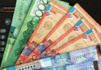 Аз қамтылған отбасының балаларына жәрдемақы 23 жасқа дейін төленеді. 21 мың теңгені қандай отбасылар алады: Атаулы көмекті алу үшін қалай есептеу керек