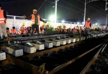 Бір түнде теміржол торабын салған қытайлықтар тағы да әлемді таңғалдырды (фото, видео)