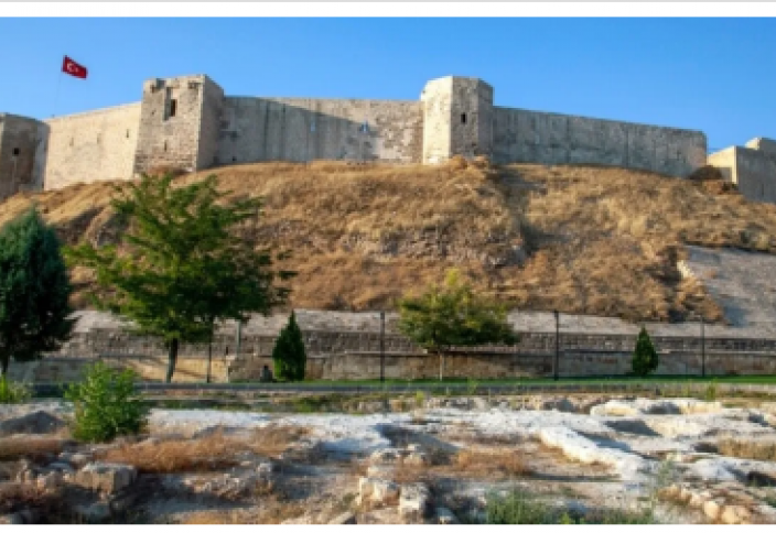 Во время землетрясения рухнула античная крепость Газиантеп  (фото)