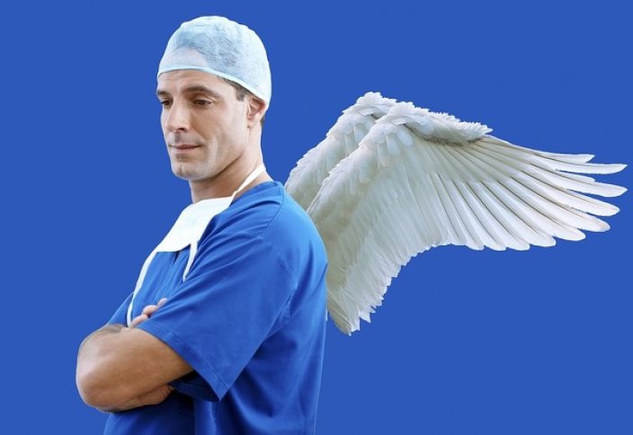 В Швеции массово уволились врачи. Смертность после операции выше, если ее проводит хирург в свой день рождения