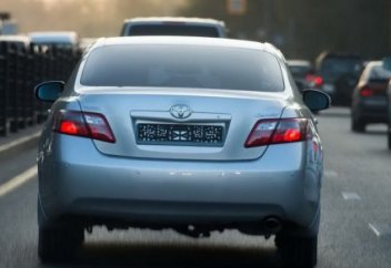 Потеряли госномер автомобиля: что делать и куда обращаться