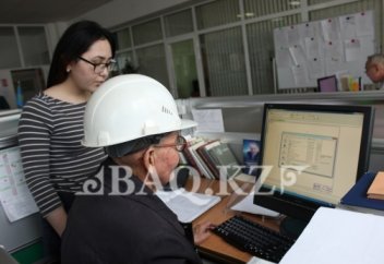 Біздің зауытта қызметкерлерді  үлкен қажылыққа жіберу дәстүрге айналған - зауыт қызметкері