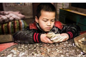 Восьмилетний китаец два года не завтракал, чтобы спасти брата от рака