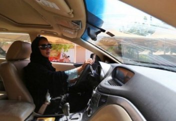 Саудовские власти озвучили требования к женщинам, желающим водить автомобиль