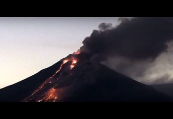 Шартарап: Жанартаудан атқылаған күл Мехико көшелерін басып қалды (ВИДЕО)