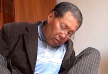 Қос қолы жоқ қызылордалық сағат жөндеумен айналысады