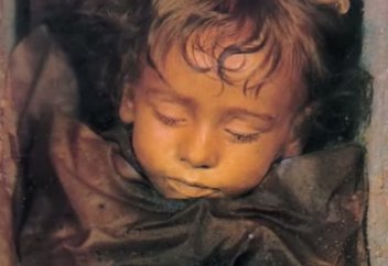 Өлгеніне 95 жыл өтсе де күннің алғашқы сәулесінен көзі ашылады (видeо)