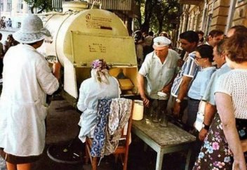 Коммунизм немесе тегін квас (Орысша)