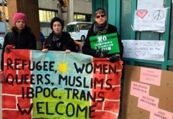 Антиисламская демонстрация закончилась проявлением любви к мусульманам