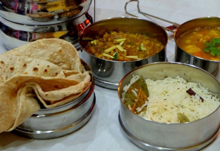 Мұсылман қыз вегетариандықтарды ет жеуге үйретпек