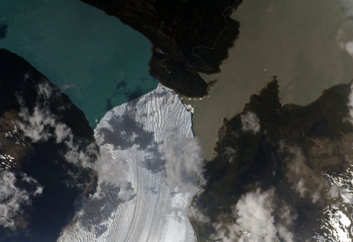 Огромный древний ледник показали в движении (фото из космоса)