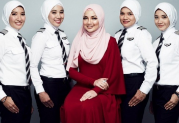 Ұшқыш әйелдер ұшқары пікірлерге тойтарыс береді