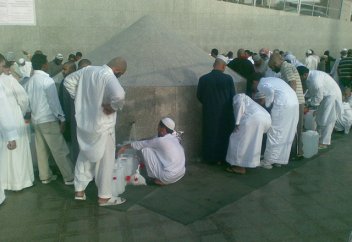 Сауд Арабиясы хуситтерді Зәм-зәм суын улағаны үшін айыптады