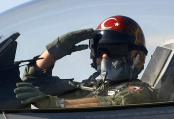 Түркияда С-400 ЗЗК F-16 және F-4E жойғыш ұшақтарына сынақтан өткізіп жатыр (видео)