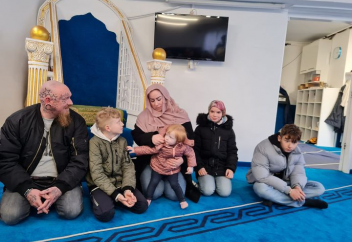 Немецкая семья в полном составе приняла ислам