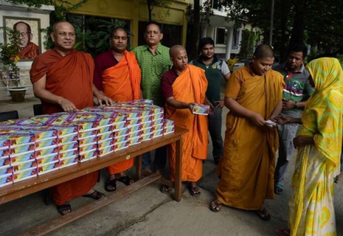Буддашылар мұсылмандарға ауызашар берді (фото)