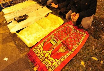 Қағбаның суреті бар жайнамазға намаз оқуға болмай ма?