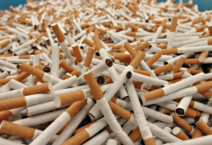 В Туркмении после рейдов по магазинам сжигают сигареты