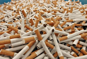 В Туркмении после рейдов по магазинам сжигают сигареты