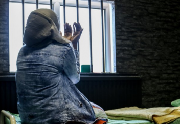 Заключенных-мусульман в Рамадан морят голодом