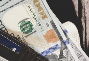 Казахстанцы отправили миллиард долларов за рубеж - исследование