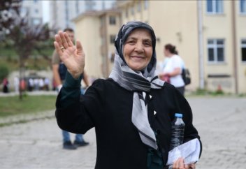 Мусульманка поступила в ВУЗ в 84 года и дала совет молодым