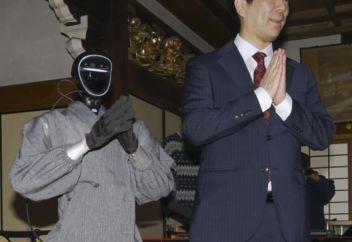 Киотский университет разрабатывает робота-монаха с искусственным интеллектом, оснащённого буддийскими писаниями