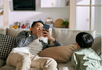 В Японии ограничили использование смартфона, чтобы вернуть живое общение