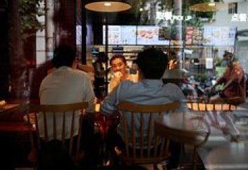 Китайцев накажут за долгие обеды