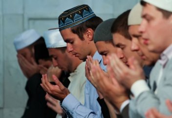 Халықтың имамдарға сенімі азайып бара жатқанына алаңдаушылық білдірді