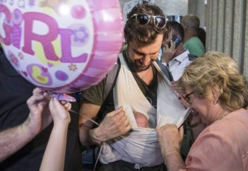 Израилдіктер непалдық әйелдерді инкубатор ретінде пайдаланған