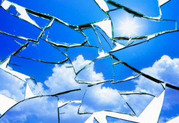 Что будет, если держать в доме разбитое зеркало?