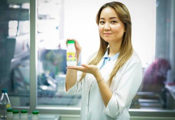 Қазақстандық жас ғалымдар сиыр сүтінен қалай синбиотик сусынын жасап шығарды