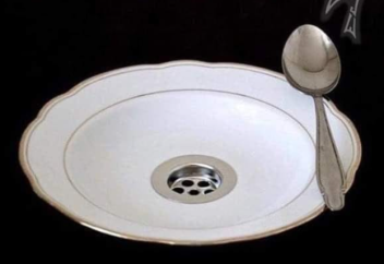 Как казахстанцам, потерявшим работу, не остаться совсем без денег