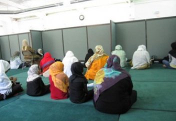 Кампания за открытие мечетей для женщин