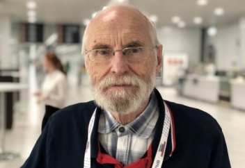 Видео: дедовским способом — как 76-летний пенсионер стал востребованным IT-специалистом