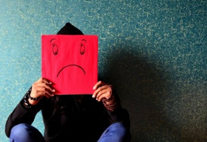 Названы страны, где жители чаще всего испытывают негативные эмоции