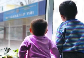 Қазақстандағы бөбектер үйіне рекордтық деңгейде көп бала түсті