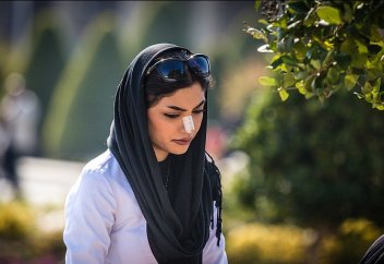 СМИ узнали об ажиотажном спросе на пластические операции в Таджикистане