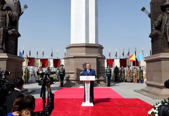 Мемлекет басшысы Қазақ хандығының 550 жылдығына арналған монументті ашу рәсіміне қатысты