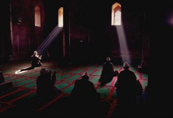 Екеуін де кешіре гөр!