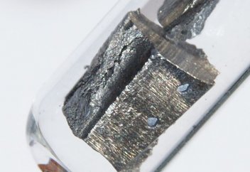 Қыздырған кезде мұздайтын магнитті материал табылды