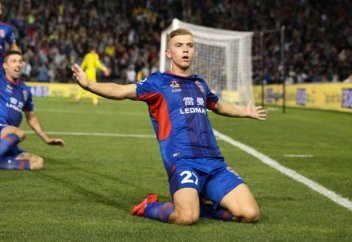 19 жастағы футболшы таңғаларлық гол салды (фото+видео)