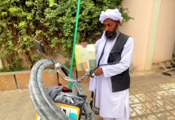 Паломник, выехавший в хадж на велосипеде, добрался до Мекки на самолете