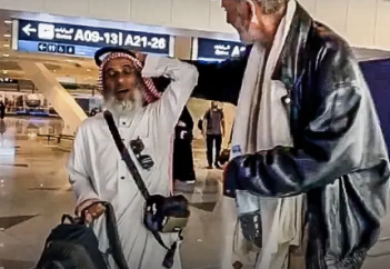 Пьяные на подходе к Каабе