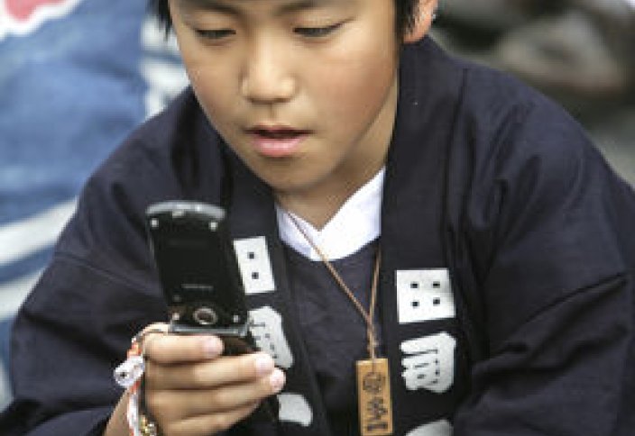 Жапония смартфон пайдалануды күніне екі сағатпен шектемек